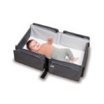 Le sac à langer Baby Travel est arrivé ! Il permet de transporter toutes les petites affaires de bébé lors de vos sorties. Le sac à langer Baby Travel Doomoo se transforme en un tour de main (sans devoir vidé son contenu) en un confortable couffin dans lequel bébé peut faire la sieste ou être changé. Les espaces de rangement du sac à langer Baby Travel restent facilement accessibles à tout moment. magasin bio pour bébés casablanca maroc