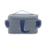 Avec ce sac à lunch thermique Mrs. Rabbit, votre déjeuner reste frais ou chaud. Le sac à lunch a une poignée pratique, 1 grand compartiment avec fermeture éclair et est isolé thermiquement. Parfait pour la gourde et la boîte à lunch Trixie. Épargnez-vous et à la planète beaucoup de déchets et gardez votre déjeuner agréable et frais ou au chaud dans ce sac à lunch amusant. DIVERSIFICATION BIO POUR BEBES CASABLANCA LIVRAISON PARTOUT AU MAROC HIPPO MONKEY PINGOIN ours polaire tigre elephant SOURIS lapin