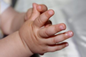 comment enlever au bébé cette habitude de sucer son doigt maroc