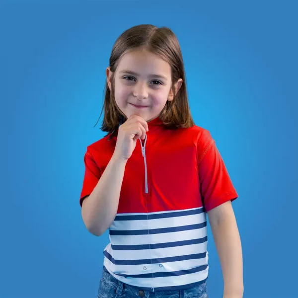 Floatee T-shirt Anti-noyade pour Bébés & Enfants - Rouge Description: Ce produit certifié CE se compose de : Un tee-shirt bicolore anti-UV (UPF50+) conforme au standard OEKO-TEX 100 (parties visibles et en contact direct avec la peau) Un gilet de sauvetage intégré avec déclenchement automatique prêt à l’emploi Une notice d’utilisation détaillée chez bio pour bébés à Casablanca au Maroc