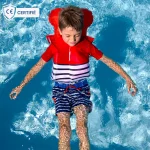 Floatee T-shirt Anti-noyade pour Bébés & Enfants - Rouge Description: Ce produit certifié CE se compose de : Un tee-shirt bicolore anti-UV (UPF50+) conforme au standard OEKO-TEX 100 (parties visibles et en contact direct avec la peau) Un gilet de sauvetage intégré avec déclenchement automatique prêt à l’emploi Une notice d’utilisation détaillée chez bio pour bébés à Casablanca au Maroc